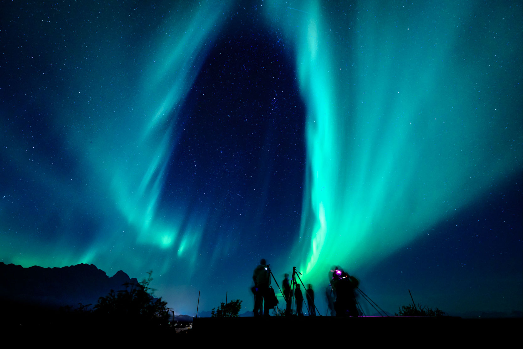 写真6_北欧の夜空に舞うオーロラを捉える