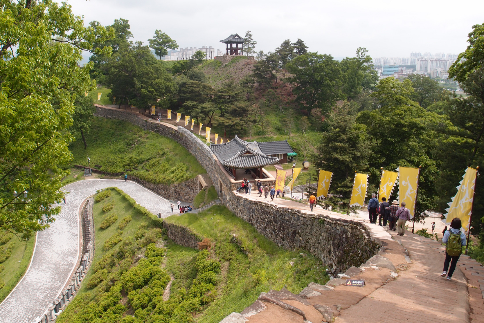 写真6_百済時代の公山城（コンサンソン）