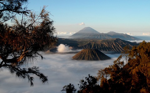 知られざるインドネシアの山旅の魅力